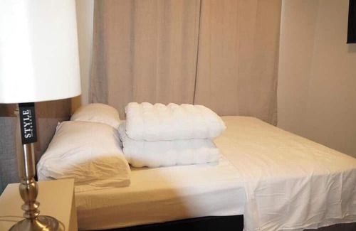 Chapel Hill South Maison | Clean, beautiful and spacious home close to gyms, malls and restaurants