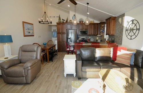 Sea Isle City Maison | Spacious 4-br townhome with front & back water views, in charming Sea Isle City