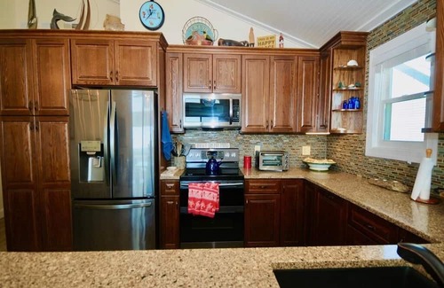 Sea Isle City Maison | Spacious 4-br townhome with front & back water views, in charming Sea Isle City