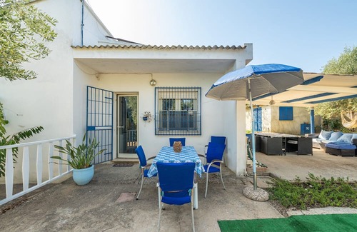 Giba Maison | Holiday Home 'La Casa Di Coccola' with Private Terrace, Wi-Fi and Air Conditioning