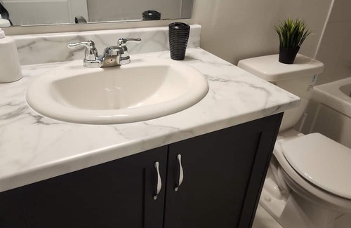 Ottawa Division Maison | Modern & Classy 4 Bedroom&3.5 Bath w/SelfCheck-In+Kitchen & Parking-Ottawa