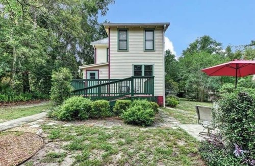 DeLand Maison | The Victorian House