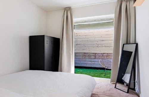 Weesperzijde Appartement | Newly Renovated Apartment Right By The Famous Amstel River