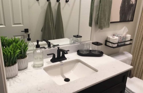 Ventura County Maison | Room in house with access to gym & pool, WiFi in beautiful Santa Paula