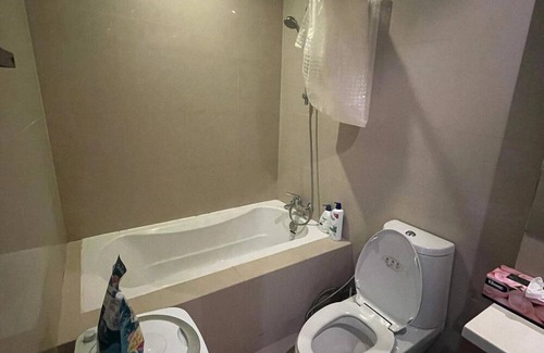Khlong Tan Appartement | High Condo with Balcony & King Bed in Phrom Phong