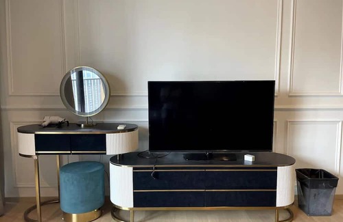 Khlong Tan Appartement | High Condo with Balcony & King Bed in Phrom Phong