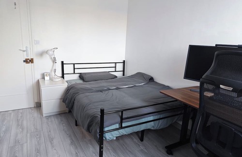 Carrieres-sous-Poissy Appartement | T2 apartment near the Seine, train station 4 minutes, town center 8 minutes