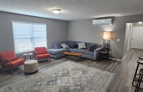 Morehead Appartement | Two bedroom and two bath, with soaker tub downtown in Morehead.