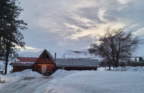 Okanogan County Cabine | Cabin retreat outside of Omak! Hunter's dream and offroad enthusiasts paradise!