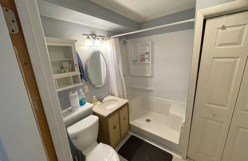 Springfield Appartement | Scenic lower level 1-bedroom apartment in wonderful Springfield with WiFi, AC