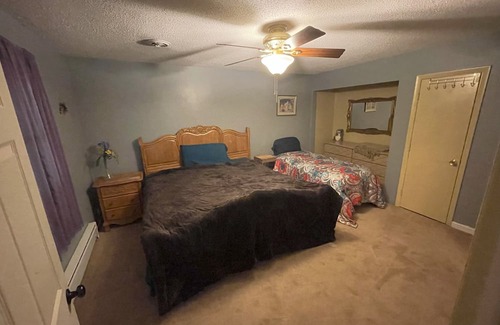 Springfield Appartement | Scenic lower level 1-bedroom apartment in wonderful Springfield with WiFi, AC