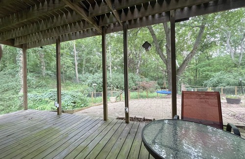 Springfield Appartement | Scenic lower level 1-bedroom apartment in wonderful Springfield with WiFi, AC