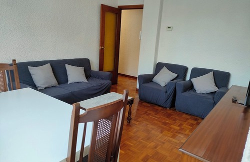 Romareda Maison | Tranquil 4-bedroom apartment with WiFi in Zaragoza