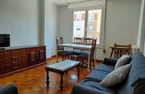 Romareda Maison | Tranquil 4-bedroom apartment with WiFi in Zaragoza