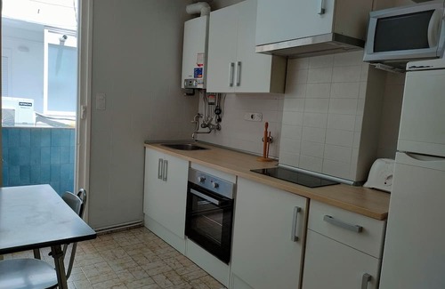 Romareda Maison | Tranquil 4-bedroom apartment with WiFi in Zaragoza
