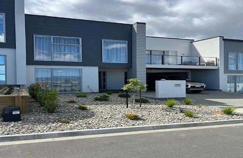Stoke Maison | Heven on a Hill