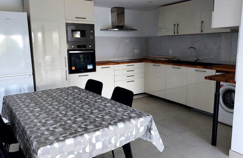 Millery Appartement | Apparemment Avec Piscine Dans une Maison Près de Lyon