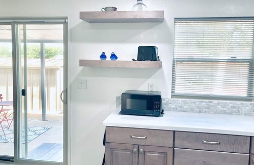 Farmington Maison | Relax & Unwind - Newly Remodeled Home - Private Backyard and Covered Patio.