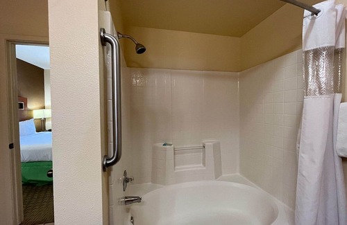 Spring Valley Station Balnéaire | Luxury one bedroom and one bathroom unit with full amenities