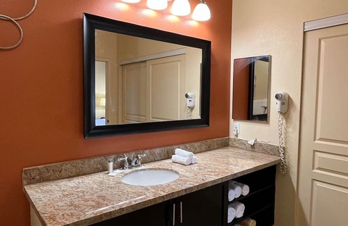 Spring Valley Station Balnéaire | Luxury one bedroom and one bathroom unit with full amenities