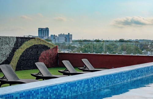 Centro Maison | Enjoy Our Rooftop Pool & Comfortable Room near Cultural Landmarks