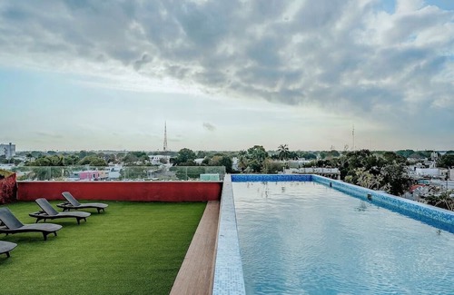 Centro Maison | Enjoy Our Rooftop Pool & Comfortable Room near Cultural Landmarks