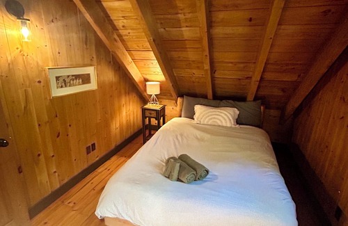 Wentworth-Nord Chalet De Ski | Nature cottage, nature's front row seat right at your spa or fireplace