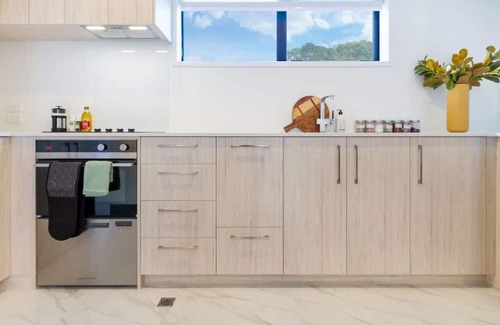 Mount Albert Maison | Serenity in Mt Albert: Contemporary 3BR 2.5 bath