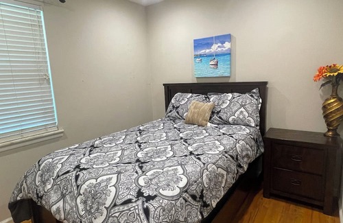 Ballwin Maison | Charming 1-bedroom in basement with AC, WiFi in awesome Ballwin