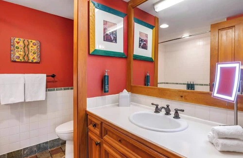 Blackcomb Station Balnéaire | Cozy 2-bedroom resort with AC, fitness room in charming Whistler