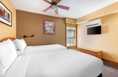 Blackcomb Station Balnéaire | Cozy 2-bedroom resort with AC, fitness room in charming Whistler