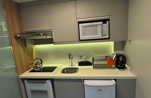 Agua Verde Appartement | Complete studio in Batel, Wi-Fi, kitchen and dining/work table