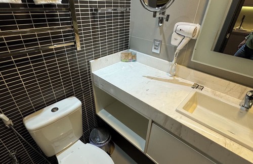 Agua Verde Appartement | Complete studio in Batel, Wi-Fi, kitchen and dining/work table