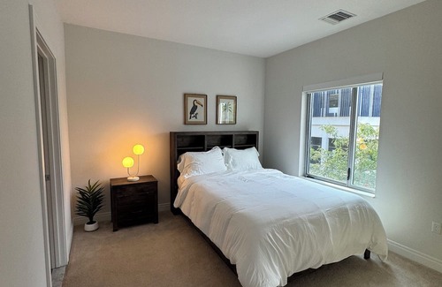 Midtown Appartement | 2BR2B Modern Oasis D/twn Detroit with Pool. Walk to all stadiums and theatres