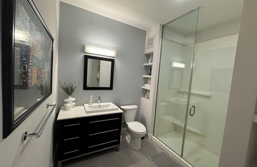 Midtown Appartement | 2BR2B Modern Oasis D/twn Detroit with Pool. Walk to all stadiums and theatres