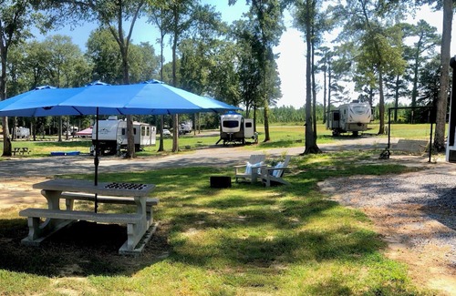 Allentown Maison | Couples Cottage Camper