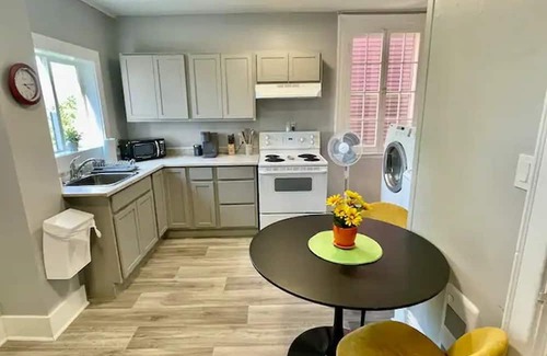 Saint John Appartement | 1BR Next to Hospital & Uptown