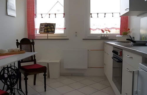 Hagenburg Appartement | Apartment 'Ferienwohnung Frangipani' with Balcony and Wi-Fi