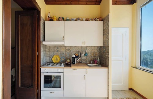 Cava de' Tirreni Appartement | Apartment 'Appartamento U' Vicariell' with Sea View, Shared Pool and Wi-Fi