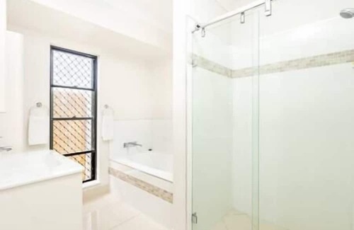 Smithfield Maison | Four BR Smithfield Serenity, Pool, Pool Table & Pets