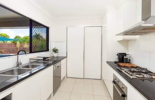 Smithfield Maison | Four BR Smithfield Serenity, Pool, Pool Table & Pets