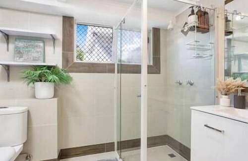 Machans Beach Maison | Seaside Serenity: Modern Cottage with Spa