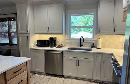 Batesville Maison | Charming 2-bedroom house with AC, WiFi in pleasant Batesville