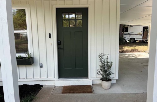 Batesville Maison | Charming 2-bedroom house with AC, WiFi in pleasant Batesville
