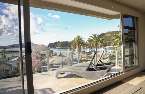 Ferry Landing Appartement | Hosts on the Coast Esplanade Harbour Vista apt 117