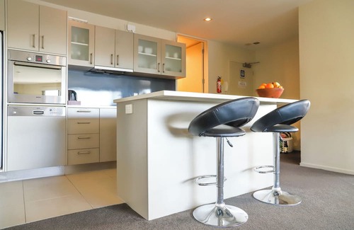 Ferry Landing Appartement | Hosts on the Coast Esplanade Harbour Vista apt 117