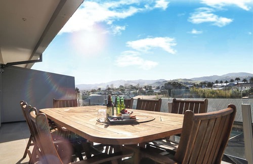 Ferry Landing Appartement | Hosts on the Coast Esplanade Harbour Vista apt 117