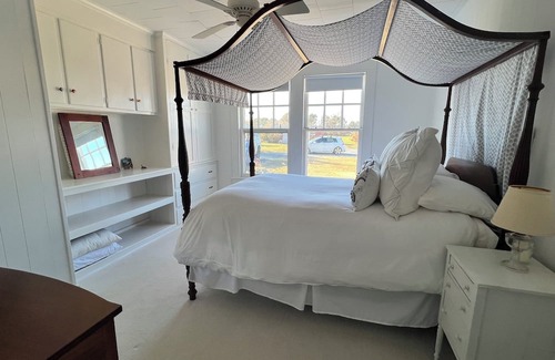 Snow Hill Autre | Exceptional Waterfront Farmhouse nestled between the cornfields and the bay
