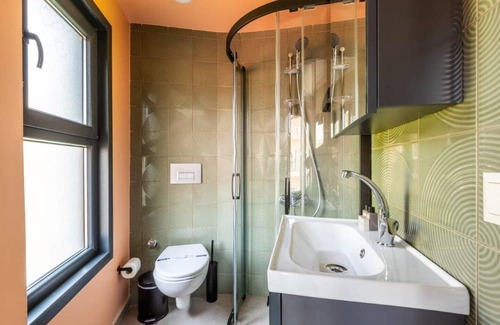 Ortakoy Appartement | This apartment is a 2 bedroom(s), 2 bathrooms, located in Beşiktaş, İstanbul.