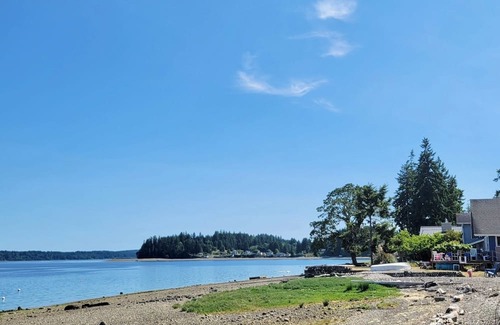 Burley Maison | Coastal Bliss: Your Dream Beachfront Getaway
